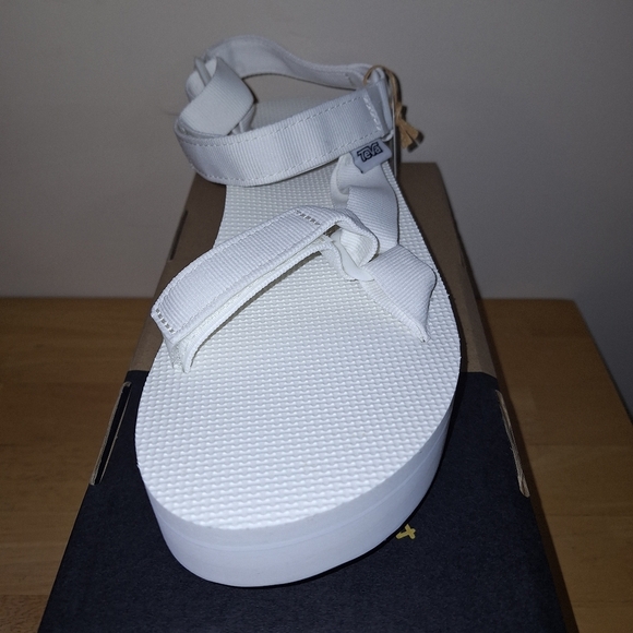 A pair of Teva W. Flatform Universal sandals in solid white in a ladies Size 9. - Picture 2 of 10